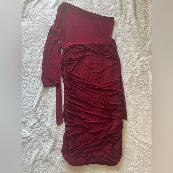 Femme Luxe - One Shoulder Midi dress - Picture 2 of 3